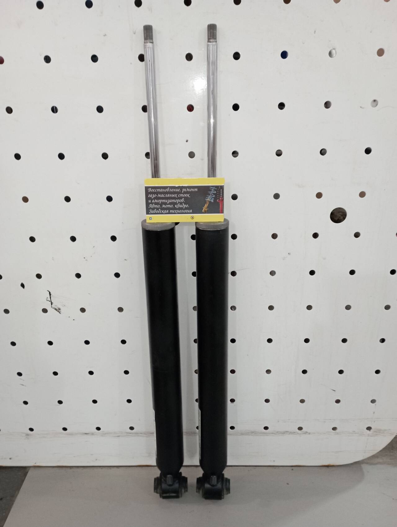 Амортизатор Mercedes Benz 205 задний прав лев