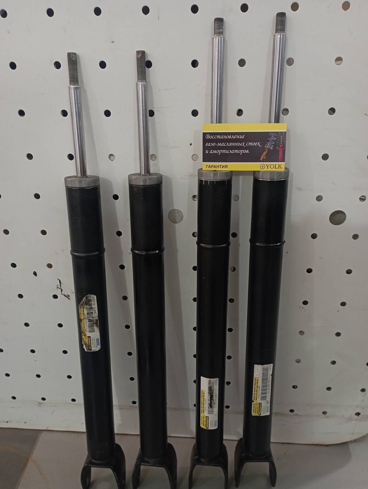 Амортизатор Mercedes Benz 205 передний оригинал прав лев