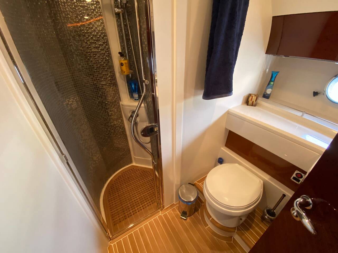 Индивидуальная аренда яхты в Москве для речной прогулки или круиза в Москве фото 7 Транспорт Москва