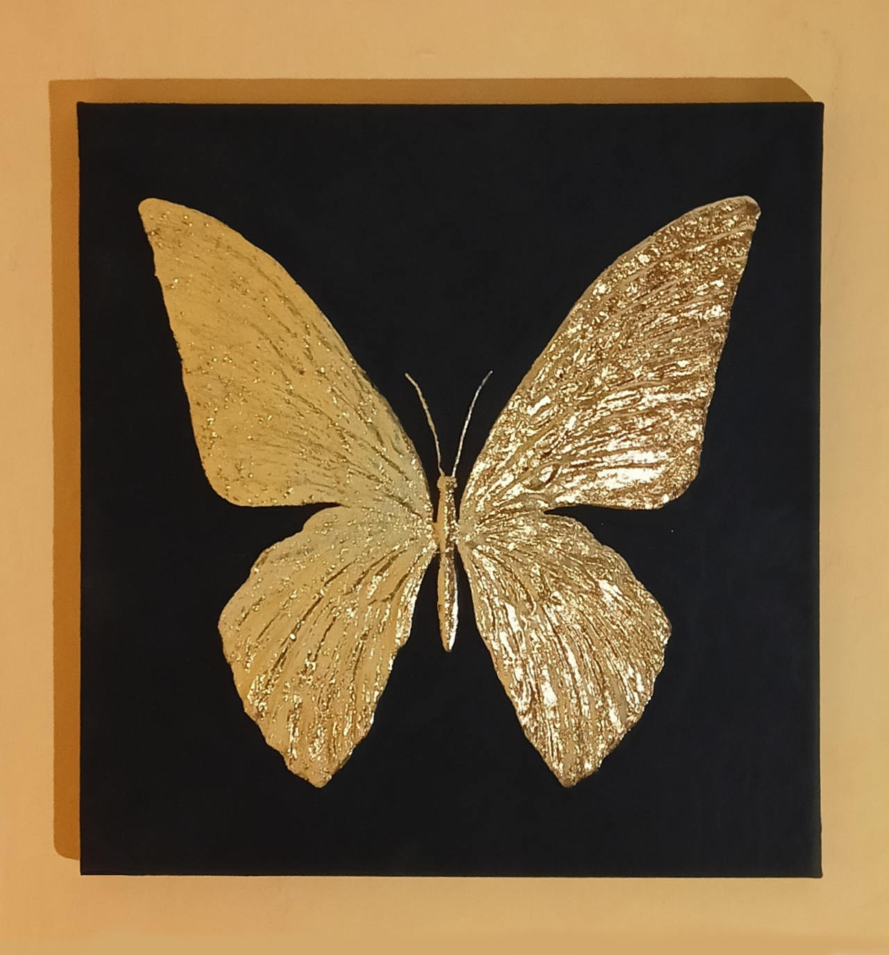      "Золотая бабочка" на черном  фоне-  картина в стиле wellness-art 
