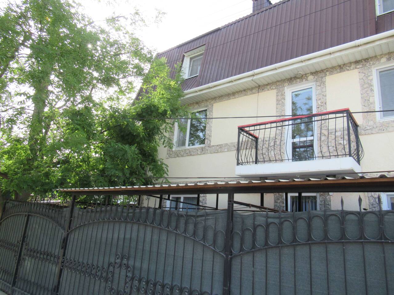 Продается  Дом и пансионат в тихом районе г Феодосии