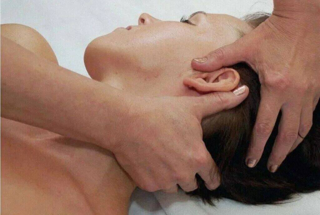 Массажист с выездом на дом🏠 Наличие массажного стола кушетки в Люберцах фото 2 Услуги Люберцы