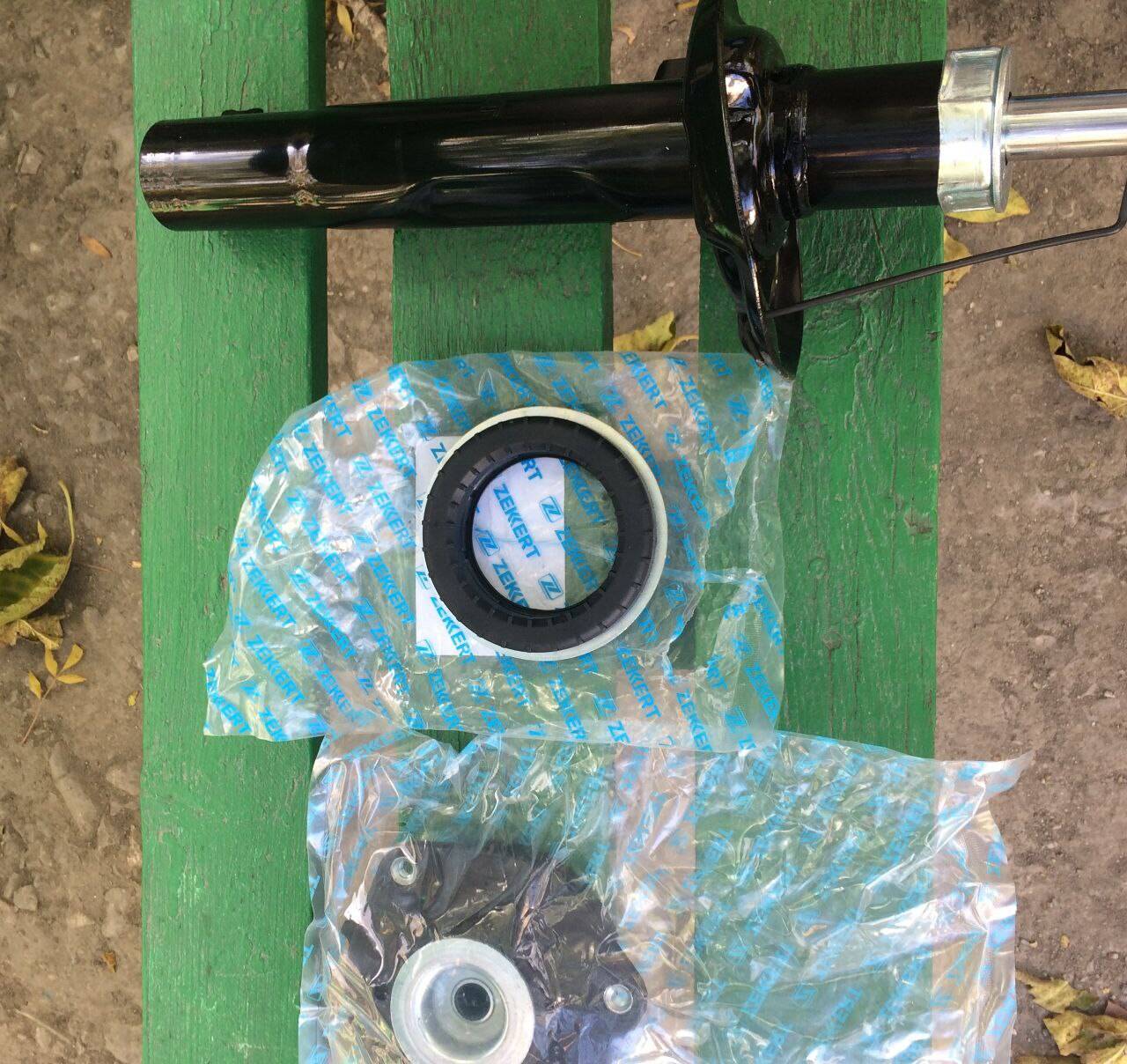 Передние амортизаторы на Фольксваген, шкоду, Опель