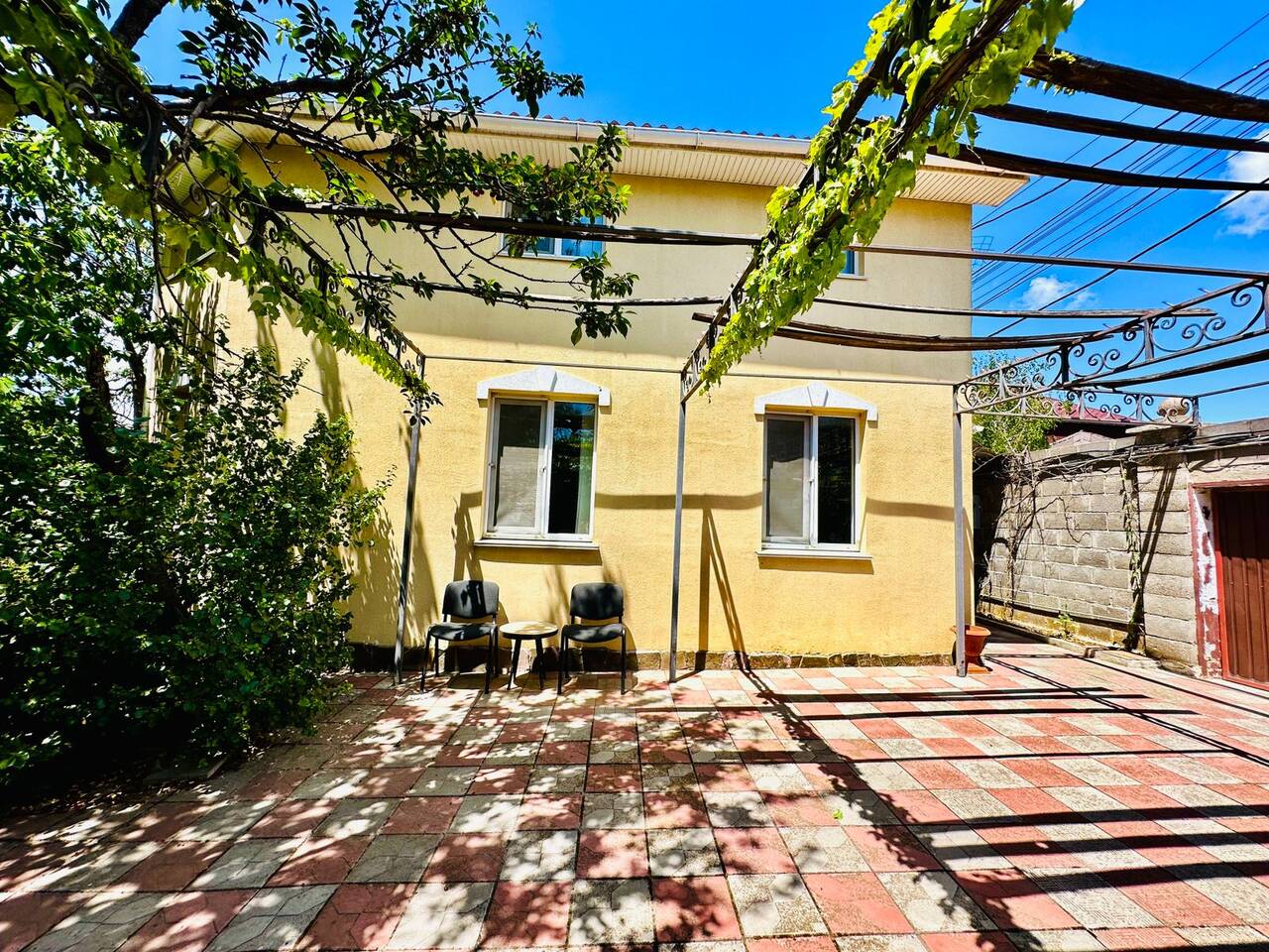 Продам срочно дом на фиоленте 120 метров до остановки общественного транспорта 5 минут до моря 7 минут 