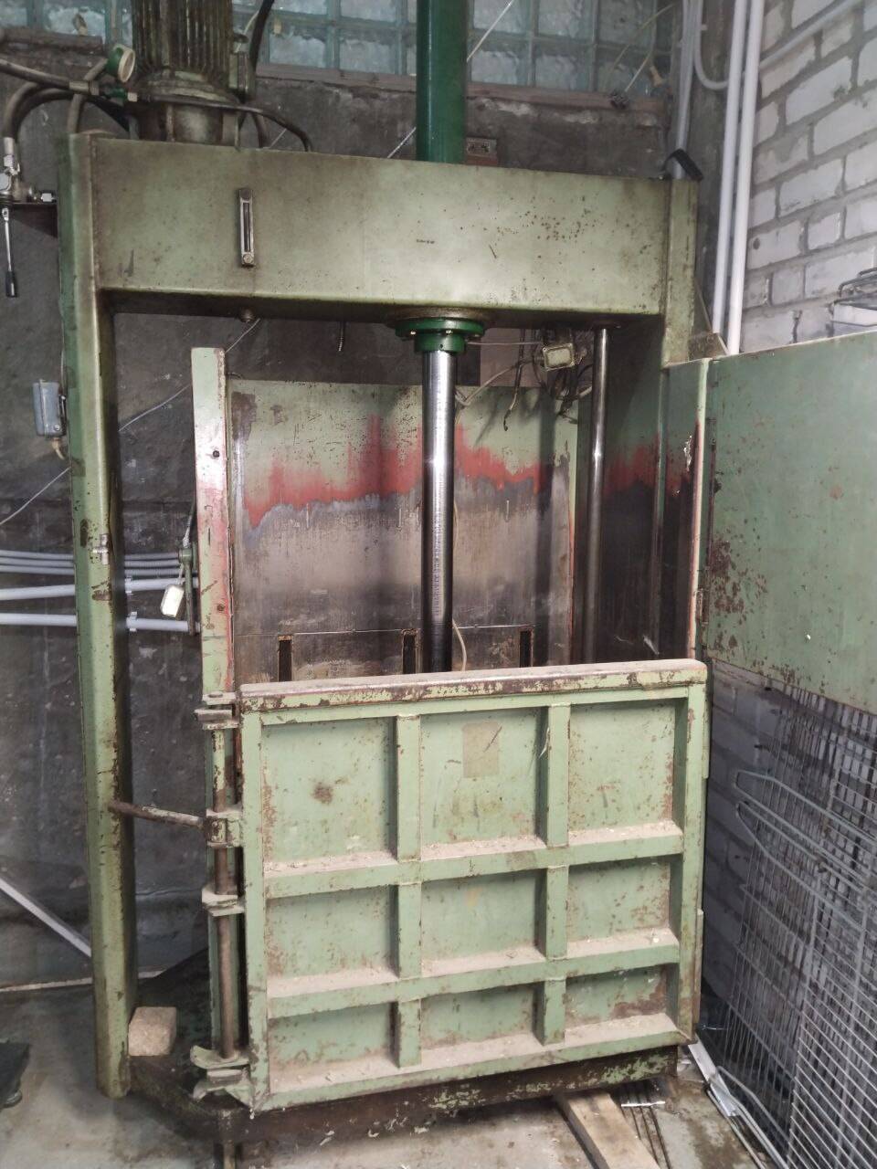 Пресс для макулатуры автоматический