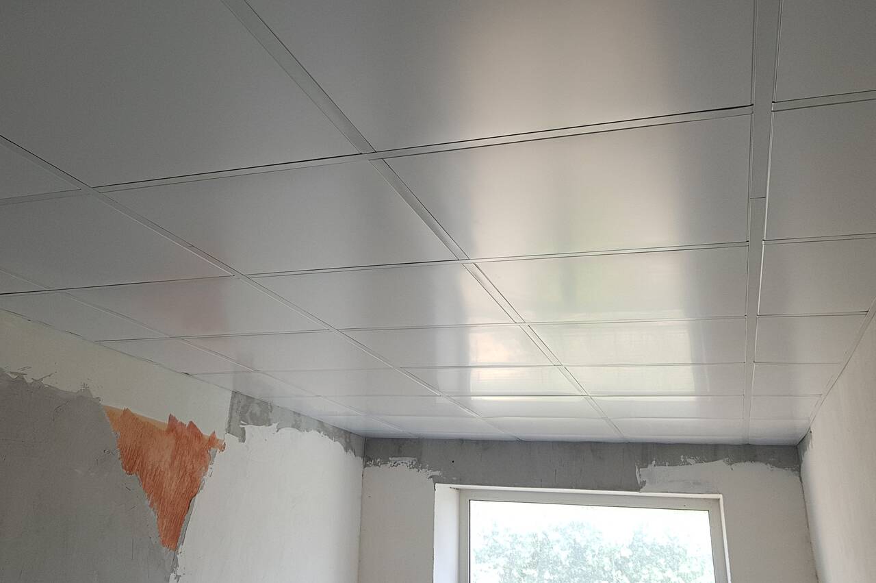 Потолок кассетный армстронг 600х600 белый