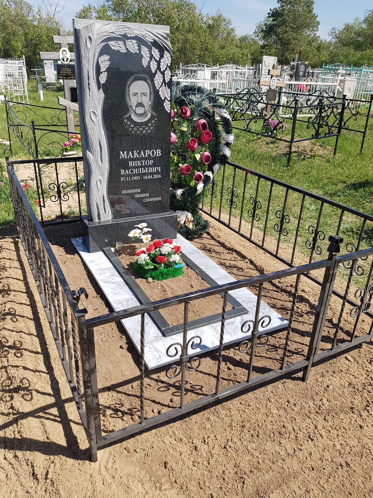 Заказать памятник на могилу в Саратове фото 2 Услуги Саратов