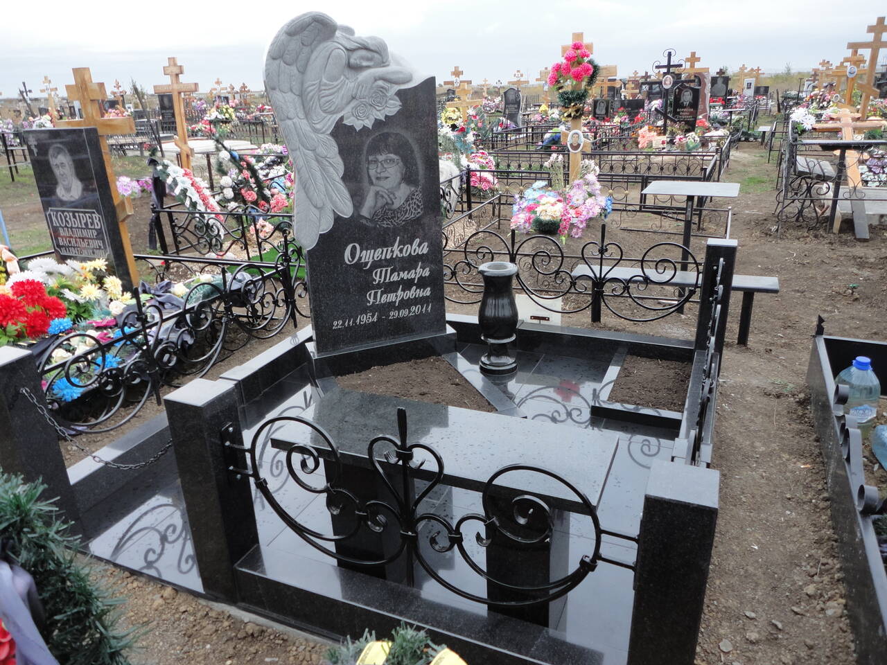 Заказать памятник на могилу в Саратове фото 3 Услуги Саратов