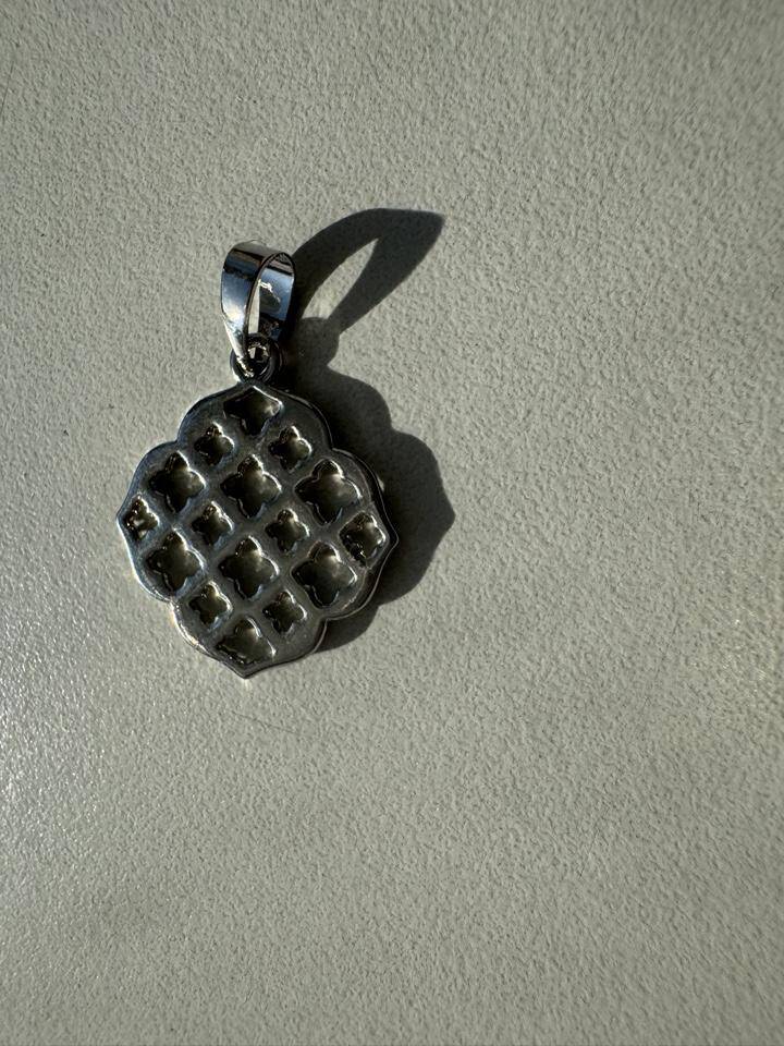 Кулон подвеска 585 Золотой цветок серебристый листок бижутерия украшение серебро серебристый серебряный бижутерный сплав под белое золото платину амулет талисман клевер цветок в Москве фото 4 Личные вещи Москва