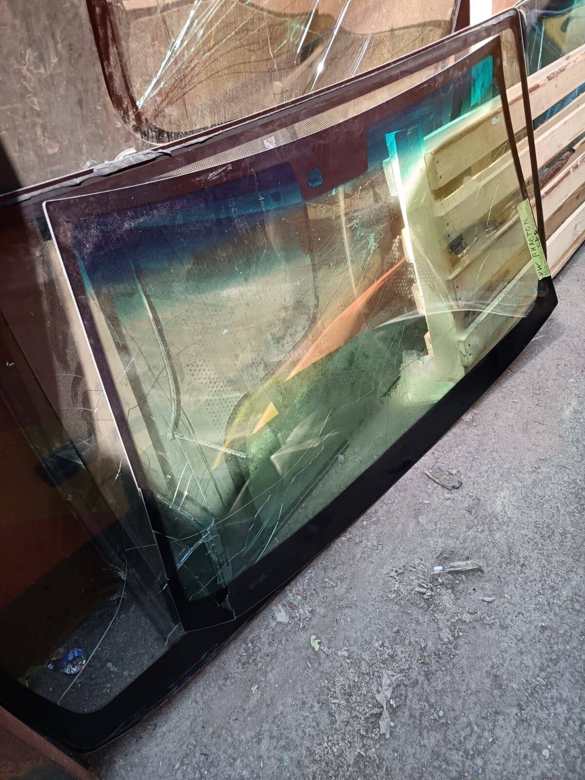 Стекло на авто и спецтехнику