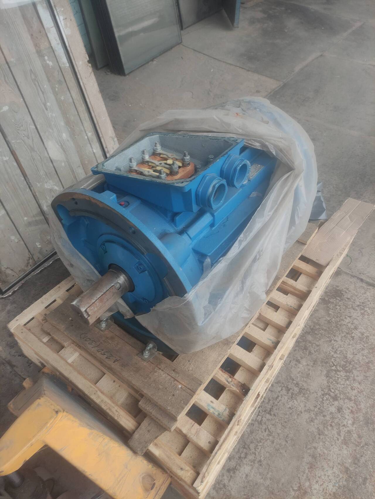 Электродвигатель 55 кВт 1000 об/мин во Владимире фото 6 Бытовая электроника Владимир