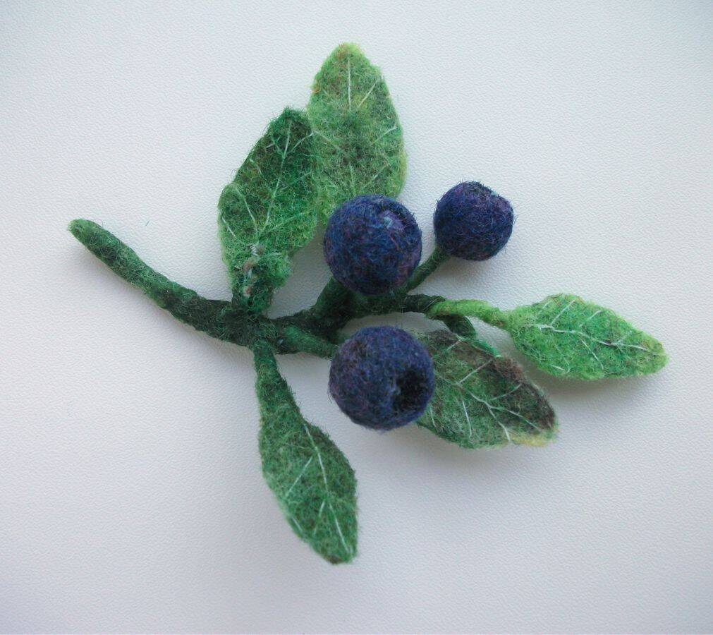 брошь - черника в Новочебоксарске фото 4 Личные вещи Новочебоксарск