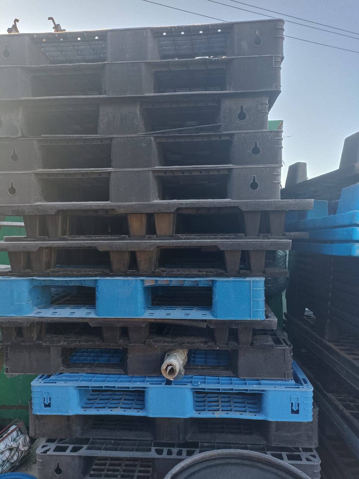 Пластиковые поддоны б/у