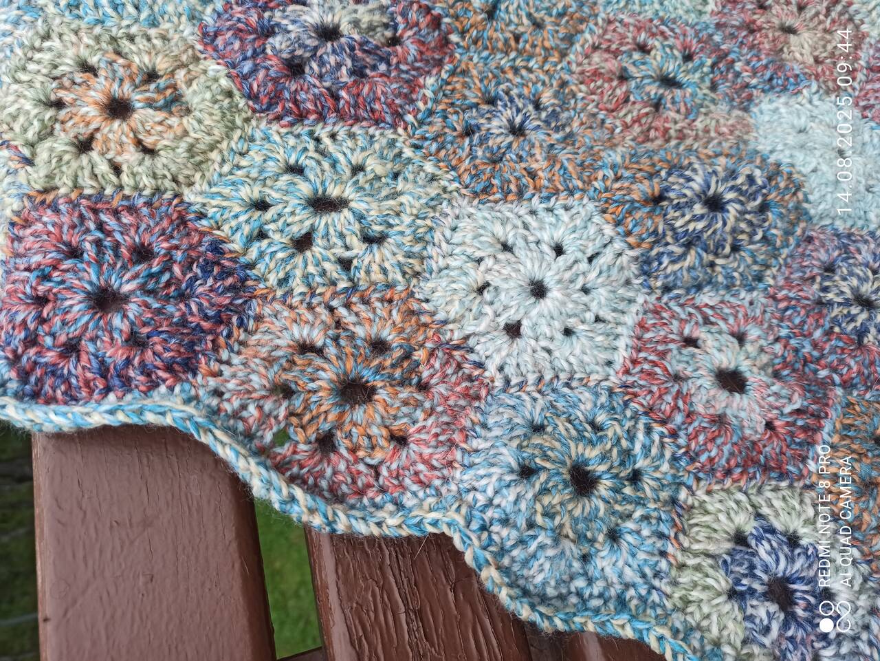 Плед ручного вязания. 