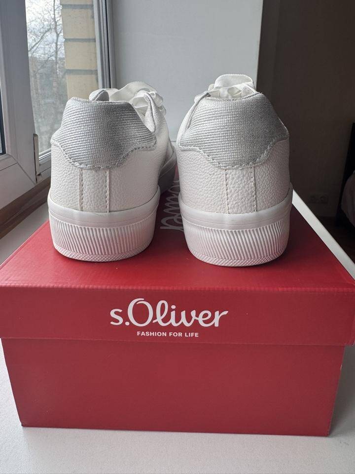 Кроссовки Oliwer белые женские 39 размер кожзам Германия Китай платформа 4 см качество супер под кожу мгякие удобные в Москве фото 2 Личные вещи Москва