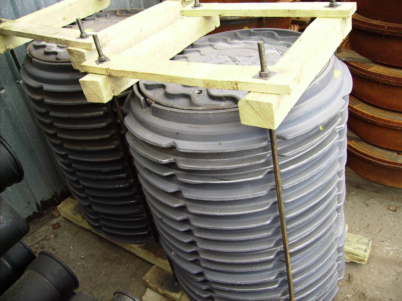 Люк чугунный канализационный