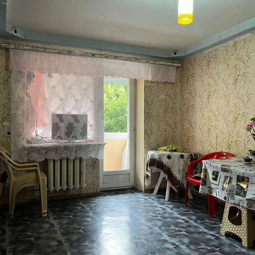 Продам 2-х ком.квартиру пл.42 кв.м., 3/4, Пятигорск, пл. Ленина 4         