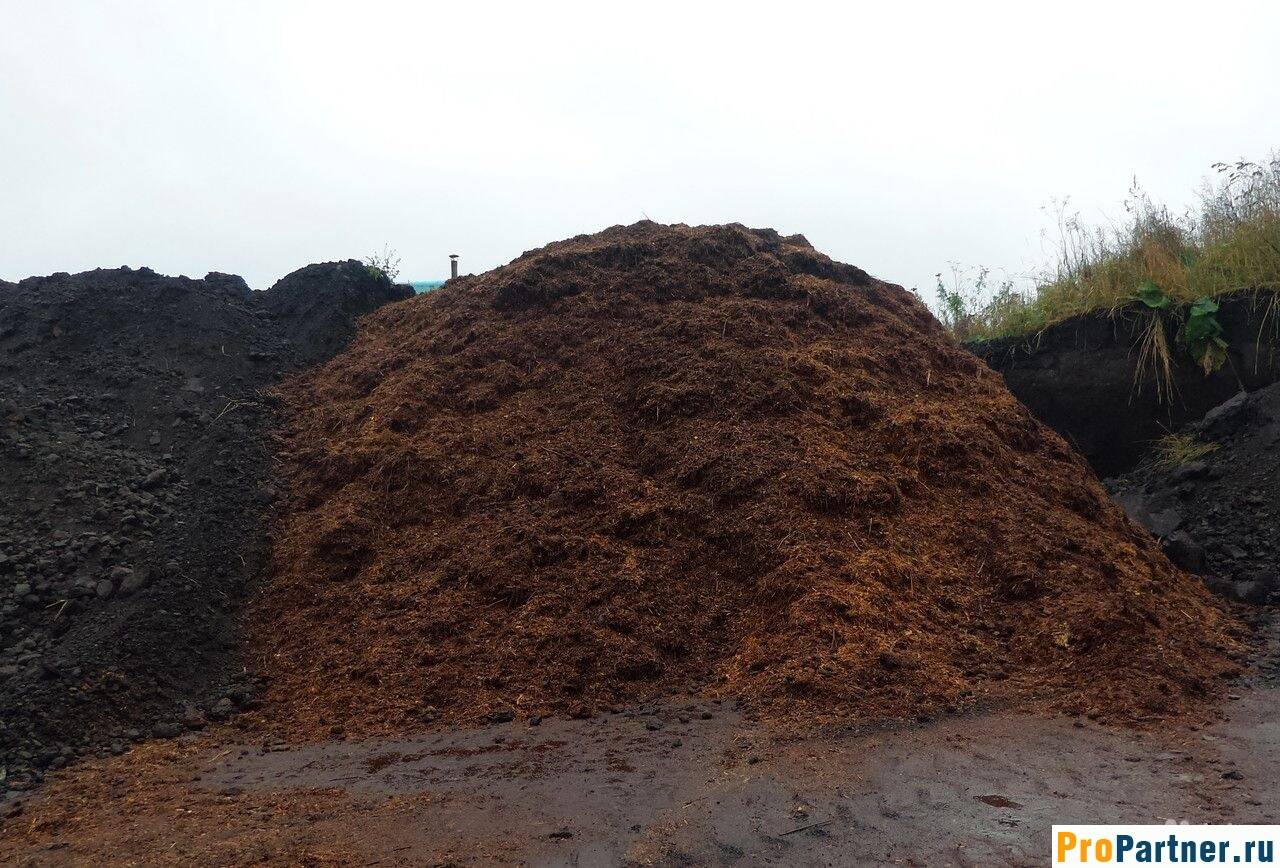 Навоз для подогрева почвы в мешках и навалом