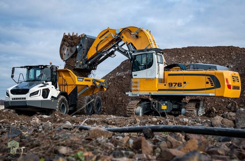Запчасти на спецтехнику Liebherr, Бульдозеры, Экскаваторы. в Санкт-Петербурге фото 2 Транспорт Санкт-Петербург