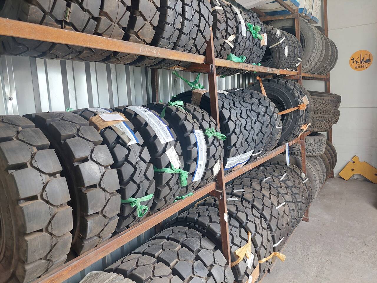 Шины на погрузчик вилочный в Азове фото 3 Транспорт Азов Шины на погрузчик вилочный в Азове фото 3 Транспорт Азов