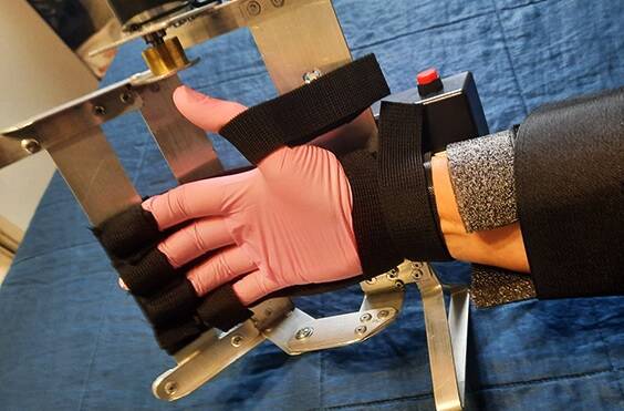 Реабилитация руки после инсульта в Москве фото 5 Услуги Москва