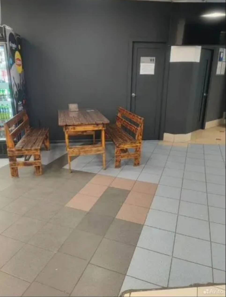 Столы и стулья