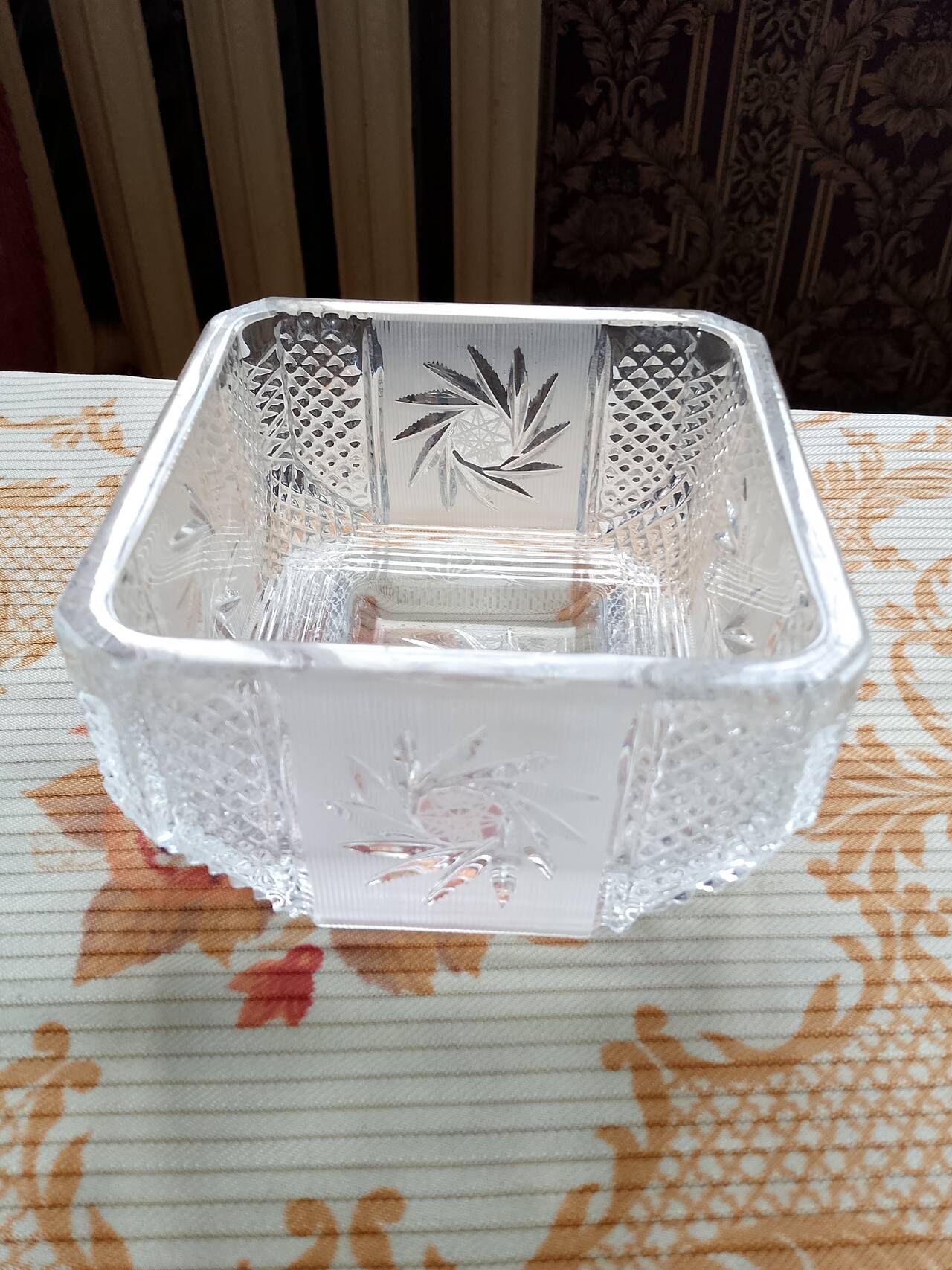 Продаю хрустальную вазу