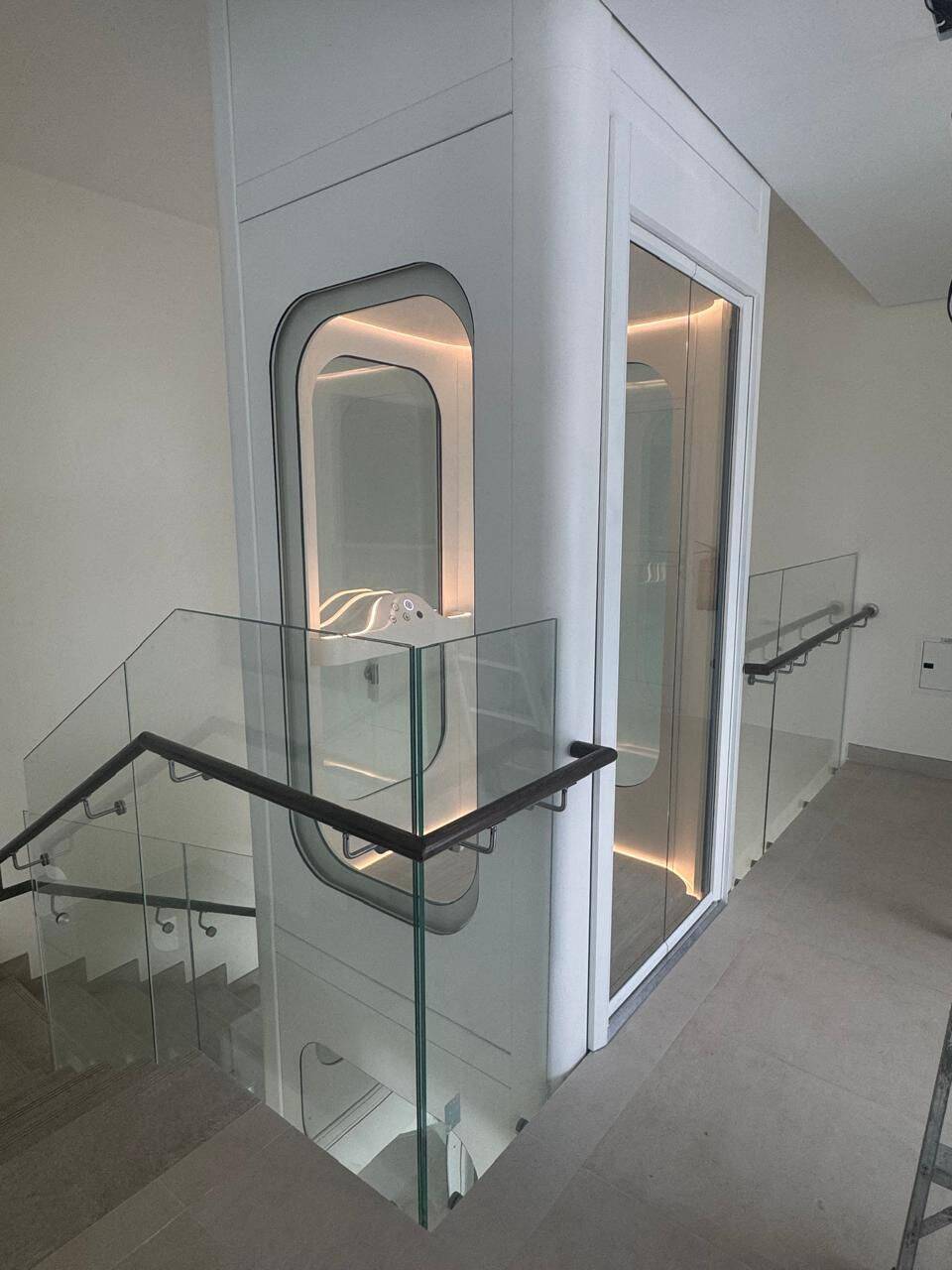 1.Встречайте коттеджные лифты НОВОГО поколения AURA - поставка, монтаж, обслуживание в Москве фото 3 Услуги Москва