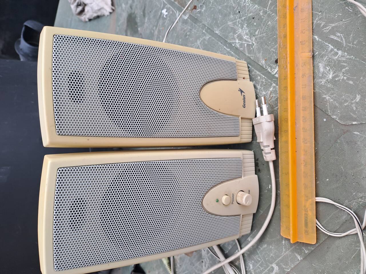 Компьютерные звуковые стереоколонки б/у Компьютерные звуковые стереоколонки б/у