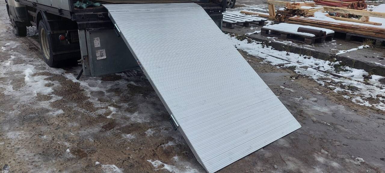 Погрузочный мост ГКА 5.200.120.2/4MГ Погрузочный мост ГКА 5.200.120.2/4MГ