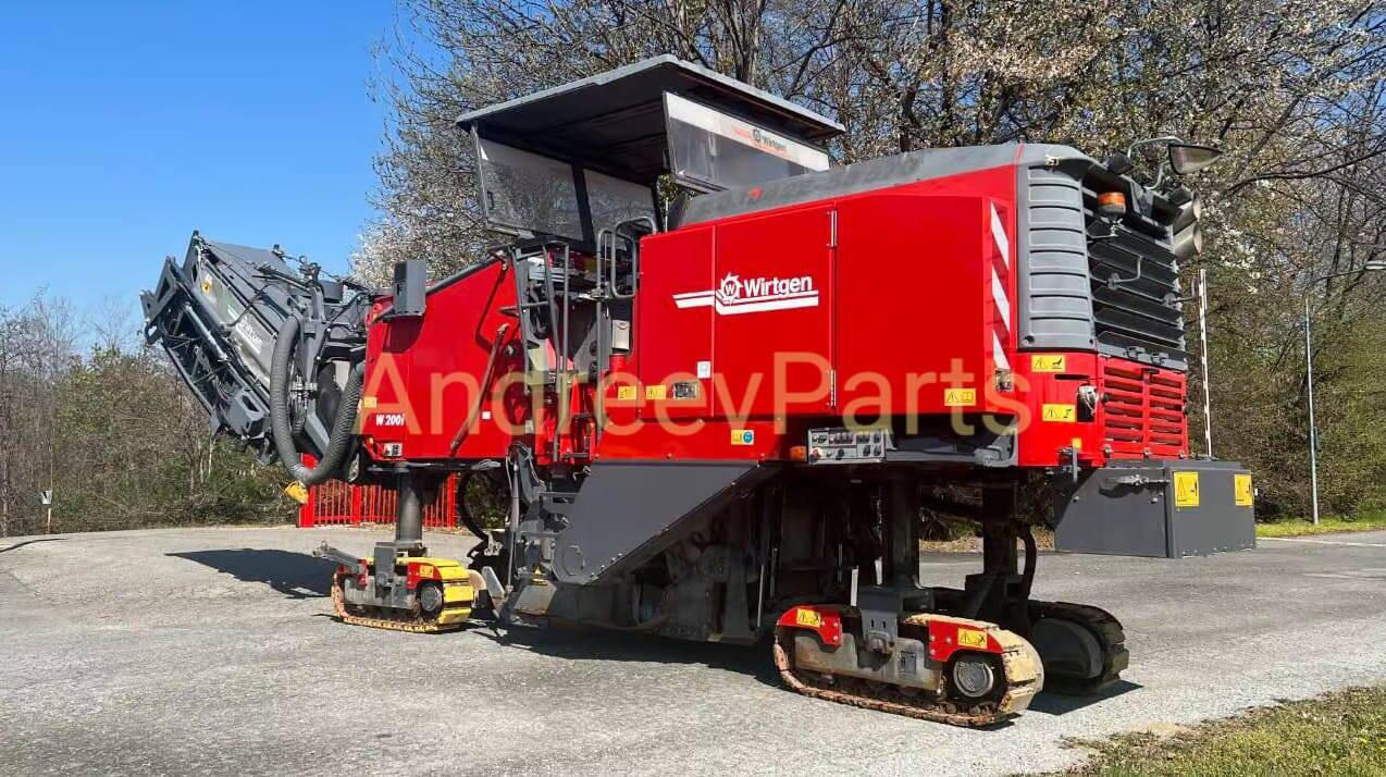 Дорожная фреза WIRTGEN W 200 (2016 г.в.) Дорожная фреза WIRTGEN W 200 (2016 г.в.)