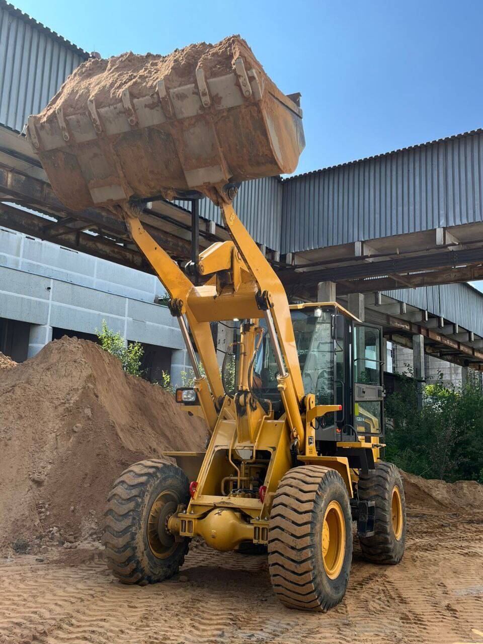 Фронтальный погрузчик 2м3 ковш, в аренду.