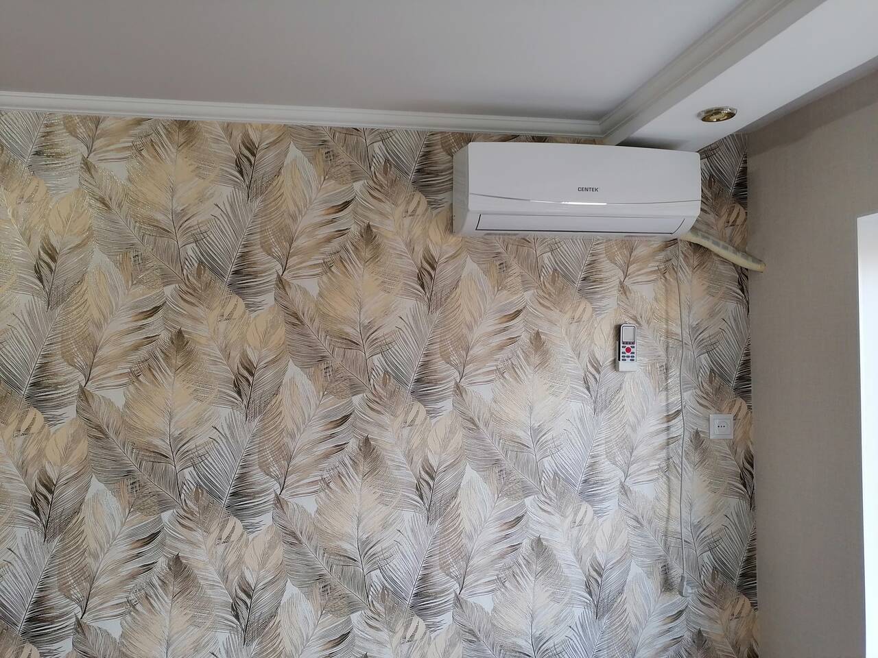 Укладка ламината, поклейка обоев, теплый пол в Армавире в Армавире фото 3 Услуги Армавир