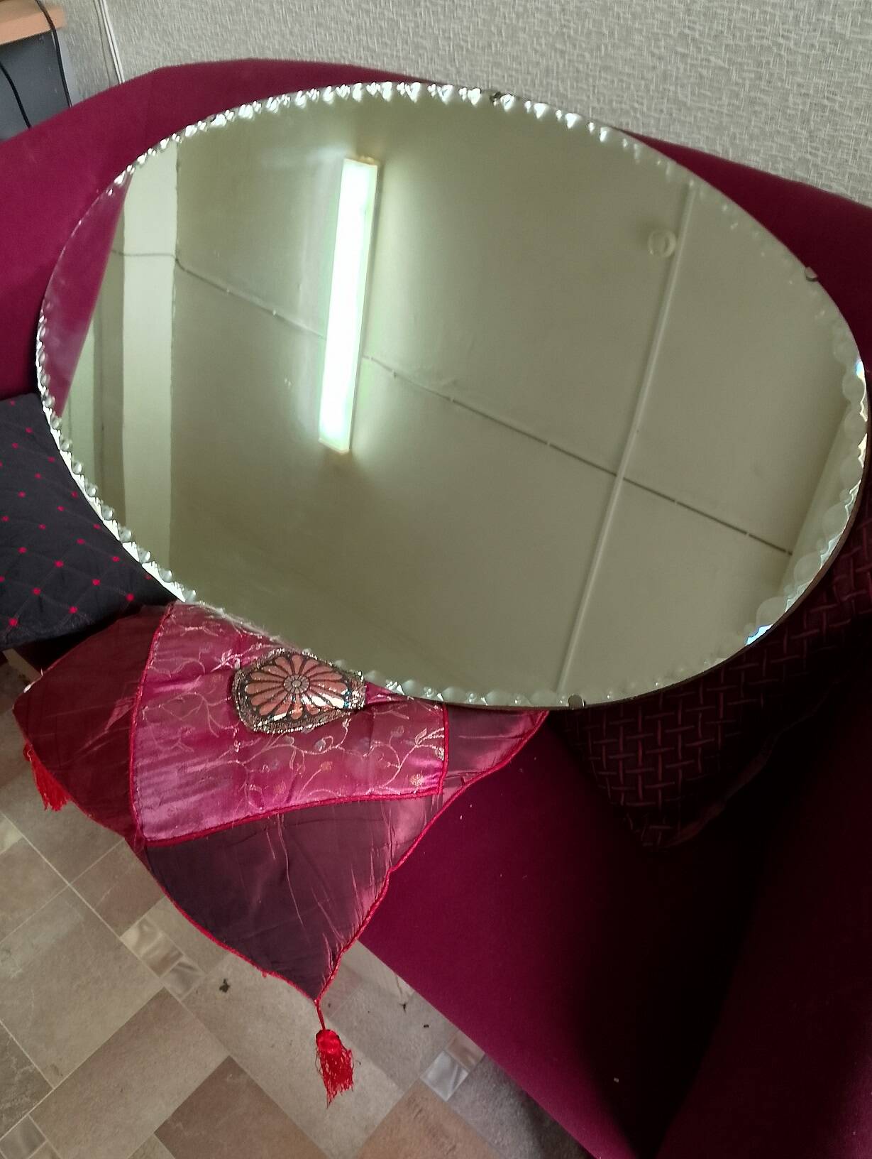 Продам  настенное зеркало периода СССР