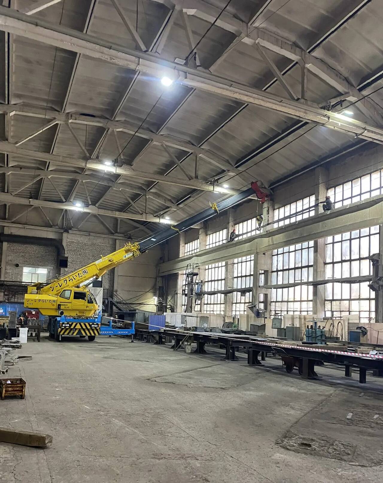 Нивелировка, рихтовка крановых путей мостовых кранов.