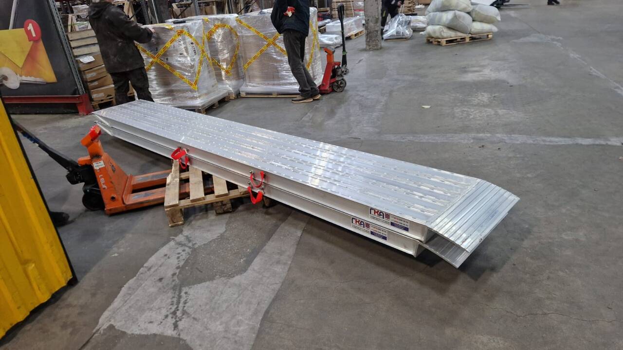 Аппарели для заезда до 12 тонн  Длина 4000 мм  в Екатеринбурге фото 2 Транспорт Екатеринбург