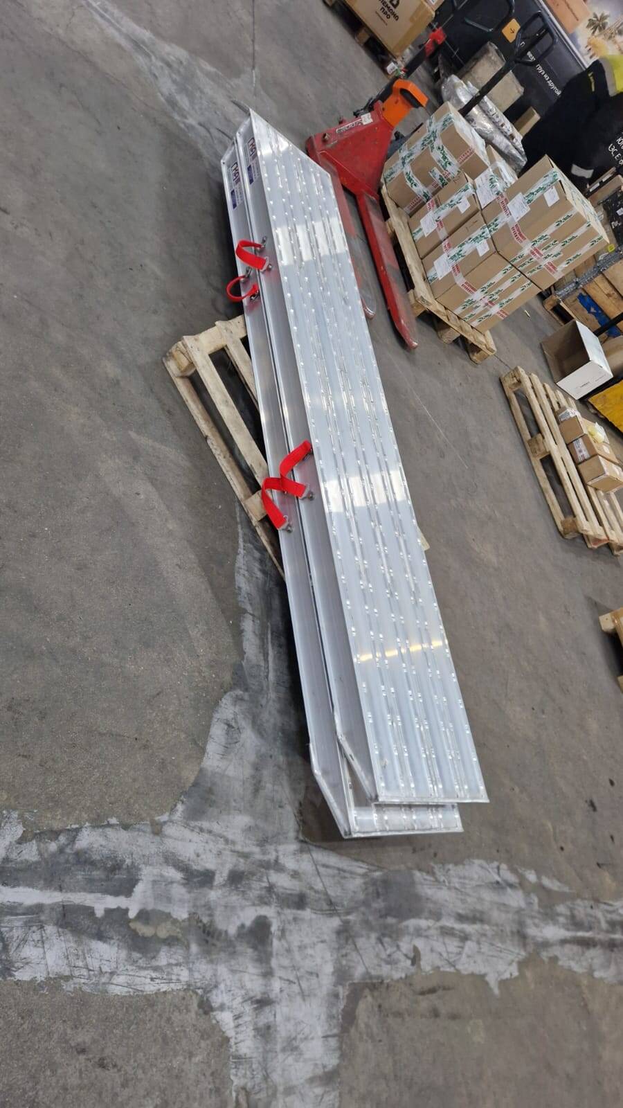 Аппарели алюминиевые для спецтехники (экскаватор) Аппарели алюминиевые для спецтехники (экскаватор)