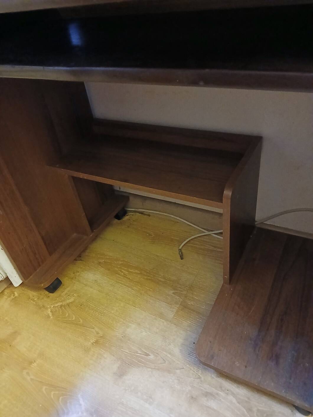 Письменный (компьютерный) стол б/у в Санкт-Петербурге фото 4 Для дома и дачи Санкт-Петербург