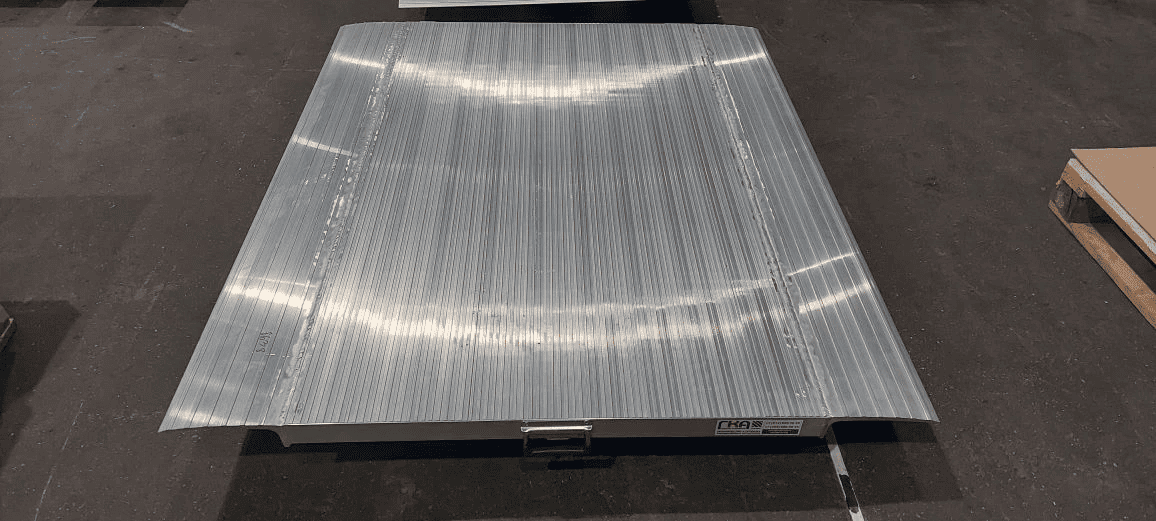 Мост перегрузочный для склада  