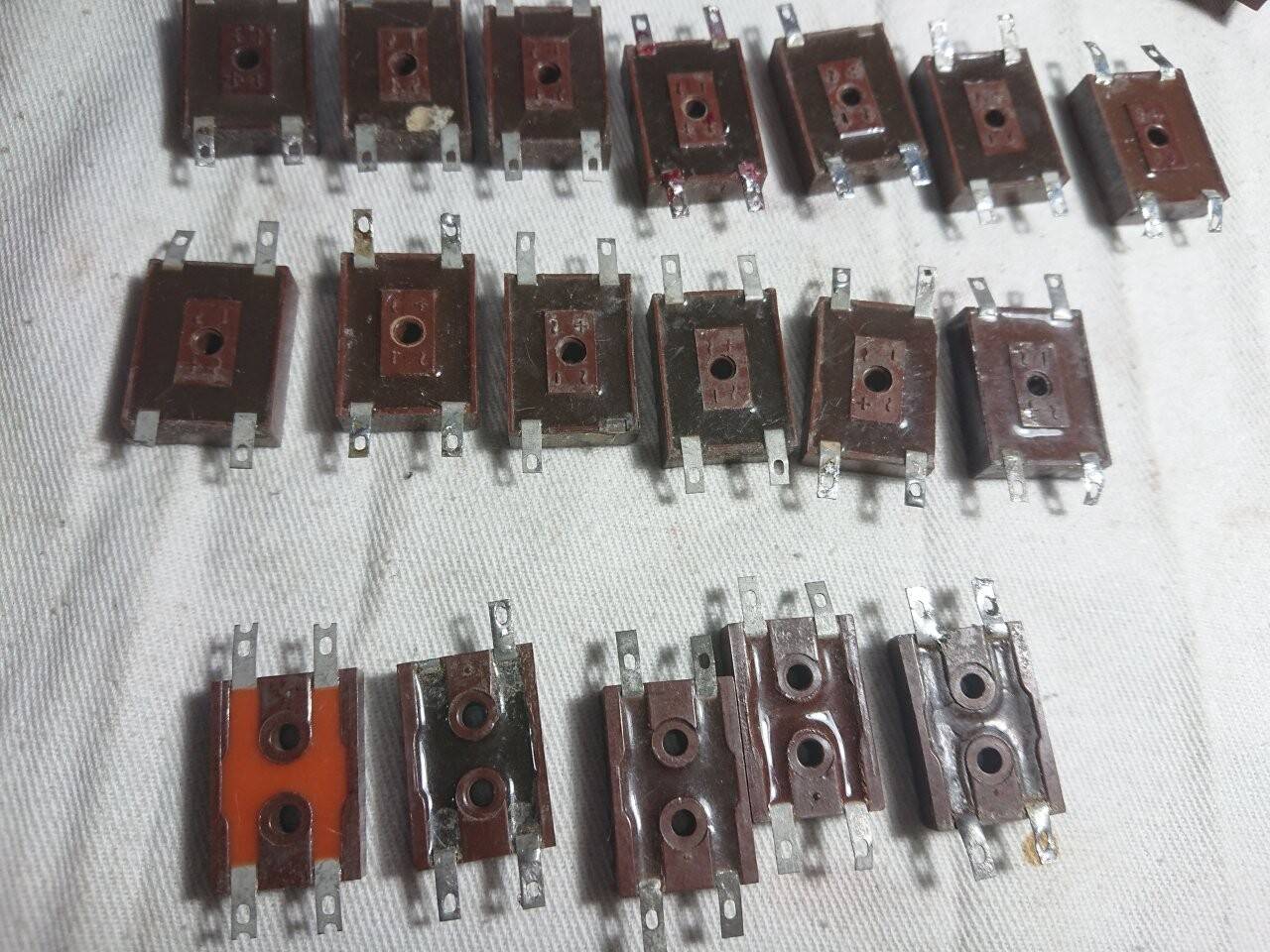 Тиристоры. Оптроны. Симисторы. Диоды. Стабилитроны. Динисторы. Варикап. в Челябинске фото 6 Бытовая электроника Челябинск Тиристоры. Оптроны. Симисторы. Диоды. Стабилитроны. Динисторы. Варикап. в Челябинске фото 6 Бытовая электроника Челябинск