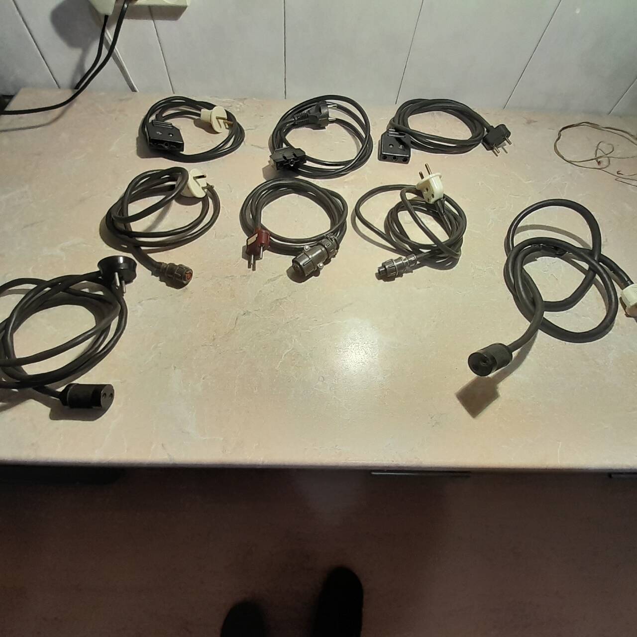 Шнур питания для радиоприборов  8 штук 