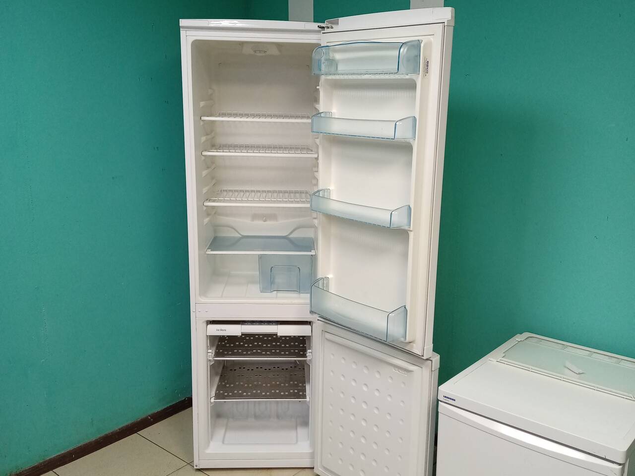 Холодильник БУ на Гарантии в Санкт-Петербурге фото 4 Бытовая электроника Санкт-Петербург