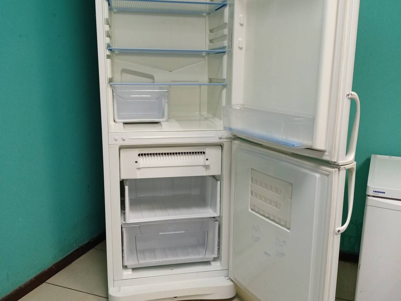 Холодильник БУ на Гарантии в Санкт-Петербурге фото 5 Бытовая электроника Санкт-Петербург Холодильник БУ на Гарантии в Санкт-Петербурге фото 5 Бытовая электроника Санкт-Петербург