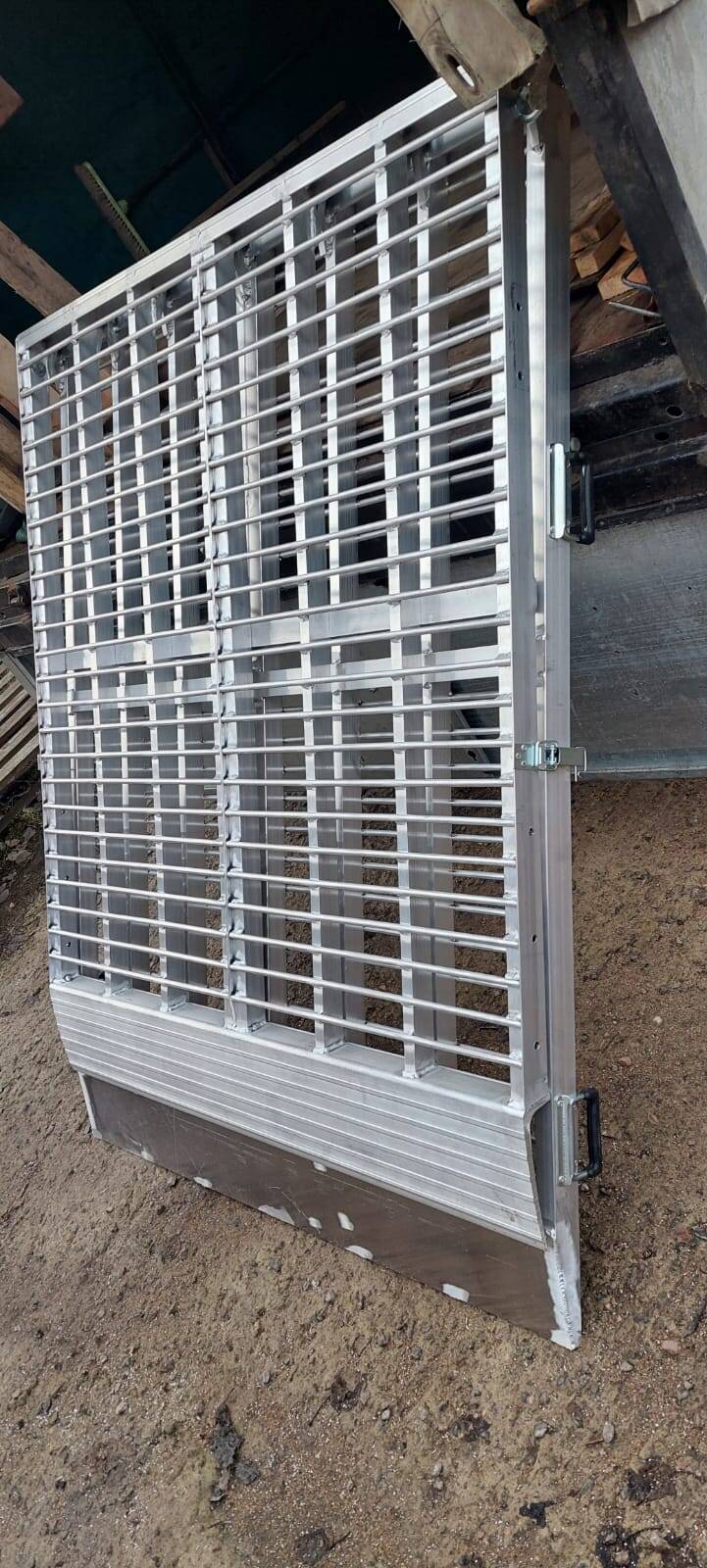 Мост погрузочный складной без покрытия 