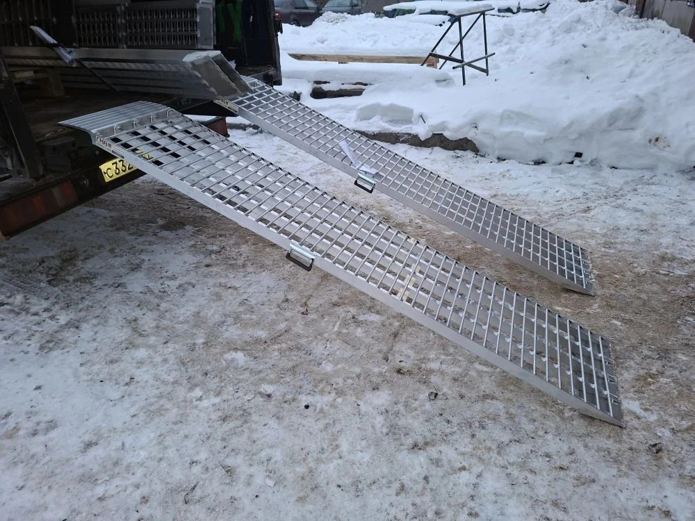 Сходни для погрузки миниэкскаватора на легковой прицеп  в Бавлах фото 4 Транспорт Бавлы