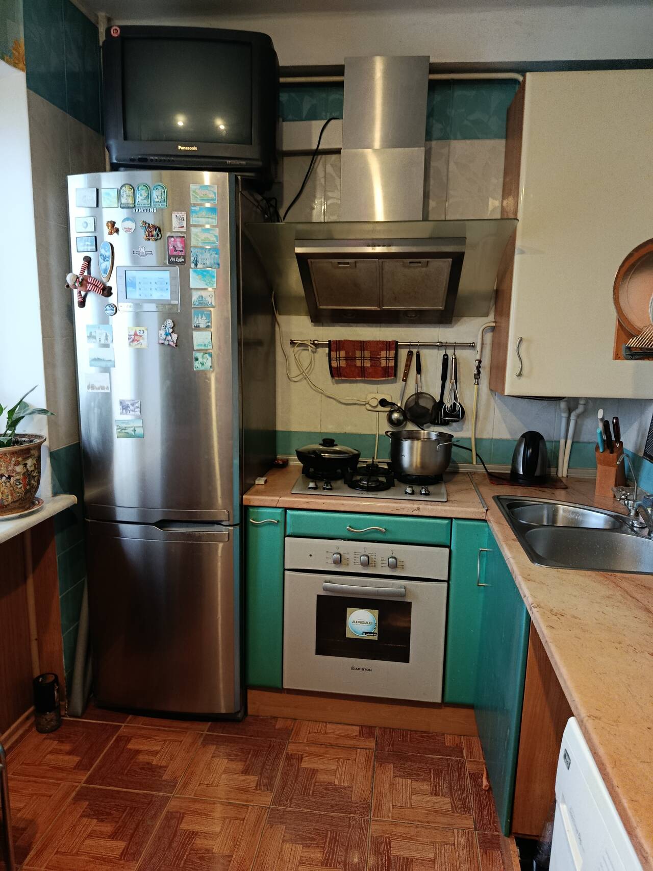 Продам трех комнатную квартиру в Севастополе