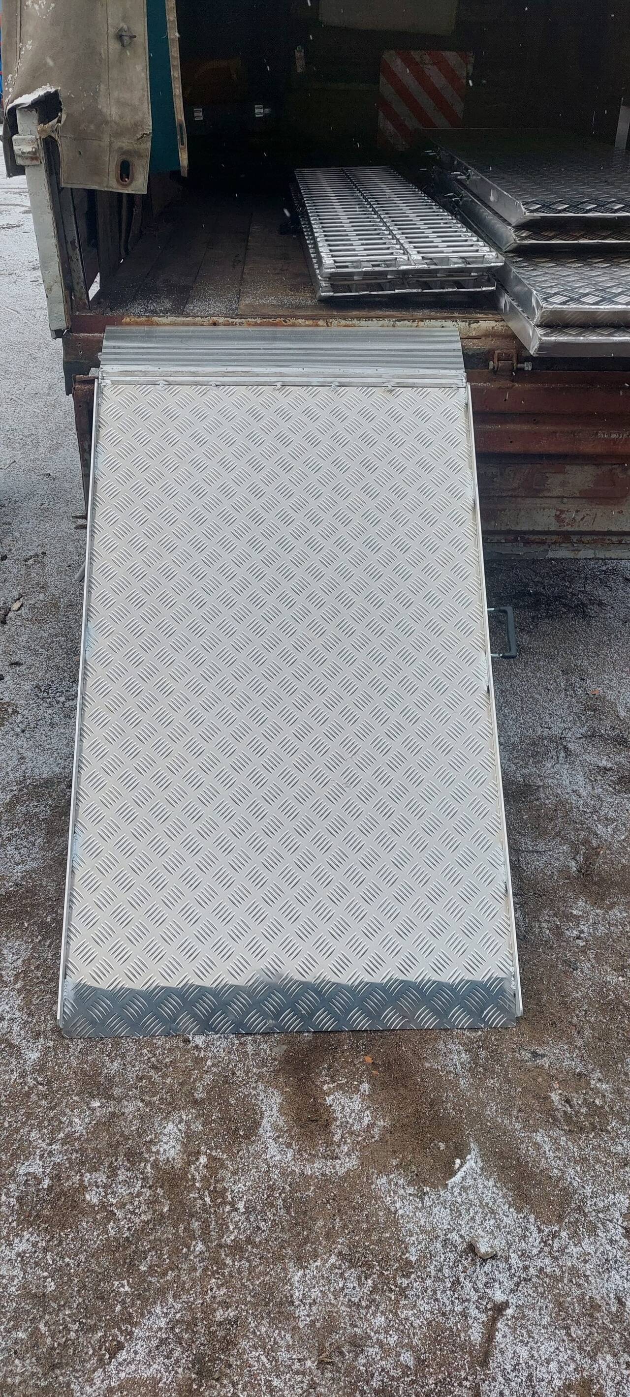 Погрузочный мост для склада переносной в Самаре фото 4 Транспорт Самара Погрузочный мост для склада переносной в Самаре фото 4 Транспорт Самара