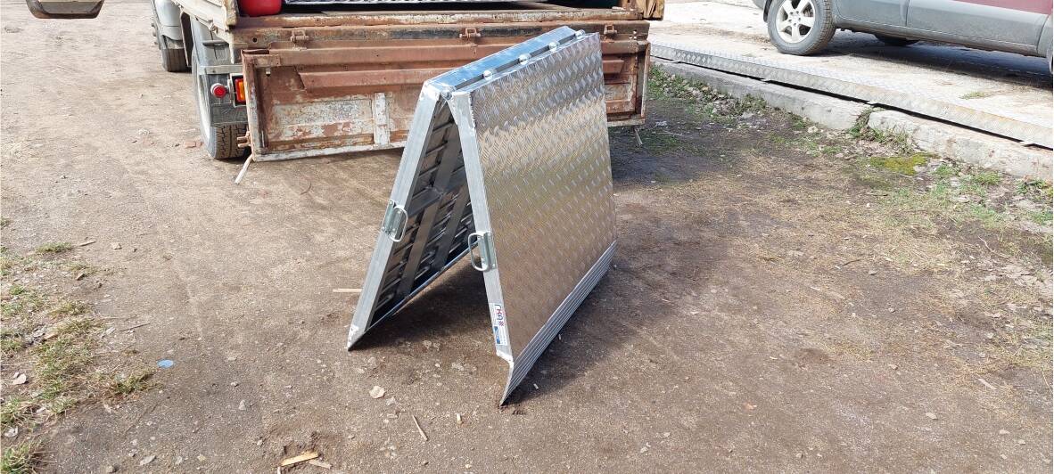 Погрузочный мост складной для погрузки/разгрузки  