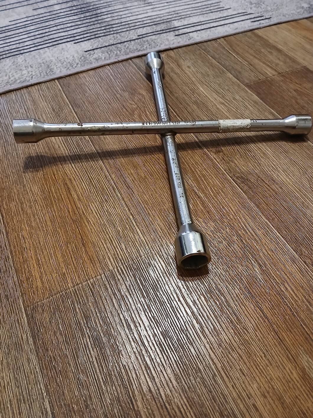 Балонный ключ крестовой универсальный в Санкт-Петербурге фото 2 Транспорт Санкт-Петербург