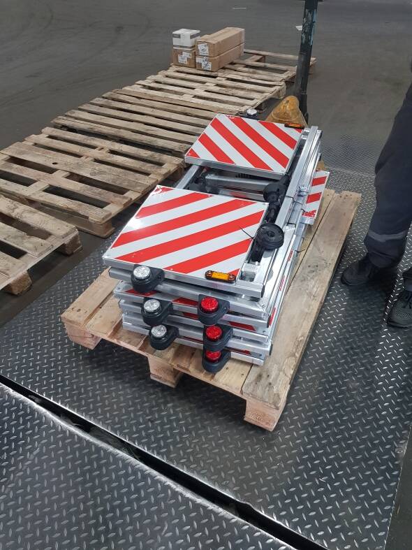 Знак негабарита для трала  в Радужном (Ханты-Мансийский автономный округ) фото 5 Транспорт Радужный (Ханты-Мансийский автономный округ)